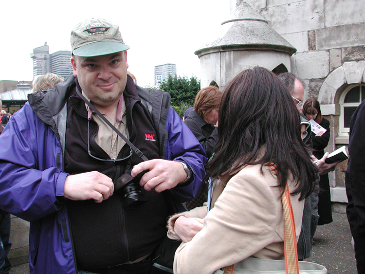 Bryan and Stacie at Tower of London 2.jpg 377.8K